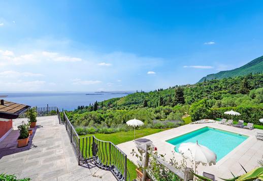 Quatro moradias de luxo à venda num parque de 2 hectares com olival e piscina panorâmica em Toscolano-Maderno Image 8