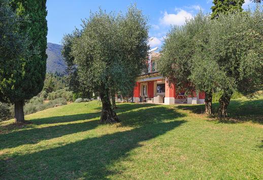 Quatro moradias de luxo à venda num parque de 2 hectares com olival e piscina panorâmica em Toscolano-Maderno Image 9