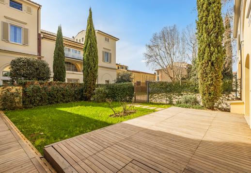 Oltrarno bölgesinde, yakın zamanda yenilenmiş, çift girişli, yeşil alan manzaralı, modern özel tasarımlı ve özel banyolu yatak odalarına sahip konut. Image 3