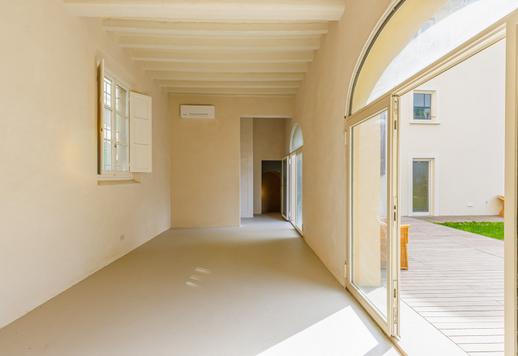 Oltrarno bölgesinde, yakın zamanda yenilenmiş, çift girişli, yeşil alan manzaralı, modern özel tasarımlı ve özel banyolu yatak odalarına sahip konut. Image 9