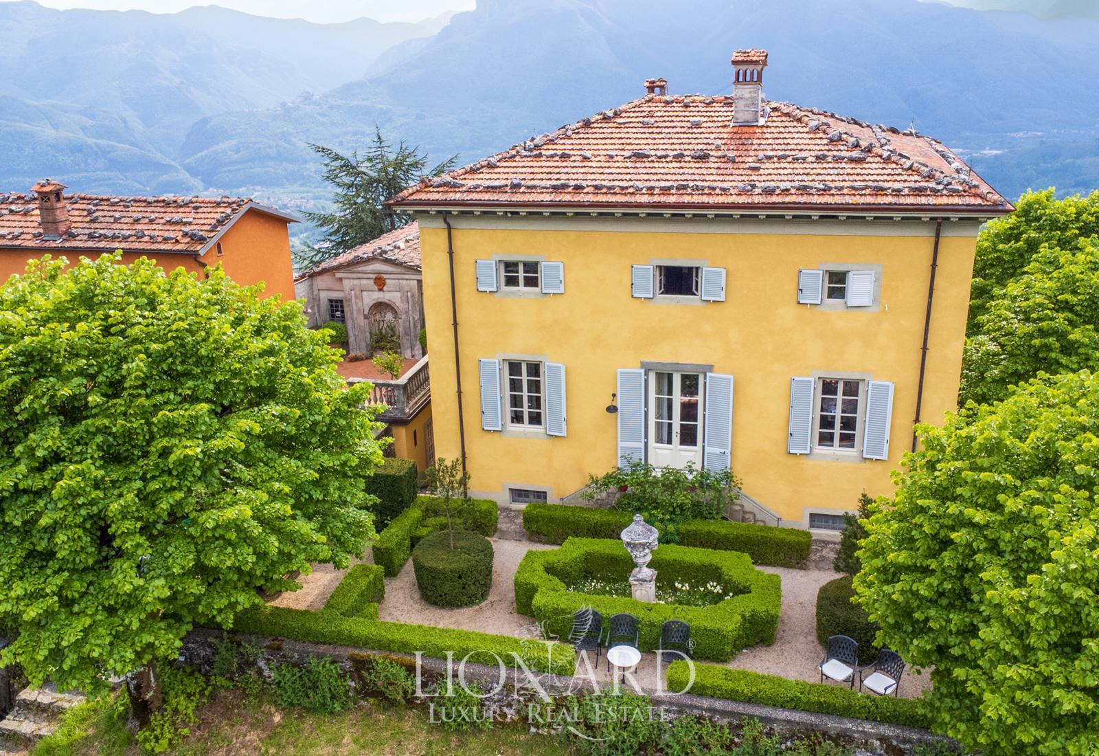 Luxury Estate With Villas And Pools In The Tuscan Countryside
