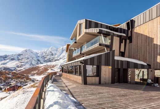 スパ、フィットネスエリア、スキー場付きのモダンなデザインのシャレーがヴァルトゥルナンシュで販売中 Image 1