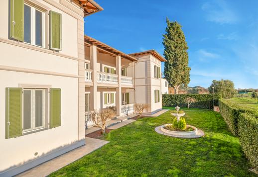 Villa de lujo con anexo, piscina y terreno cultivado en venta en el corazón de Toscana Image 7