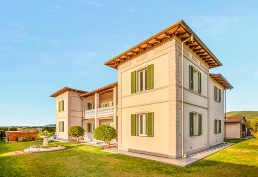 Villa de lujo con anexo, piscina y terreno cultivado en venta en el corazón de Toscana Image 5