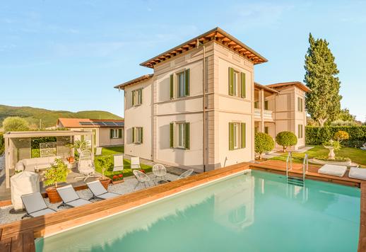 Villa de lujo con anexo, piscina y terreno cultivado en venta en el corazón de Toscana Image 4