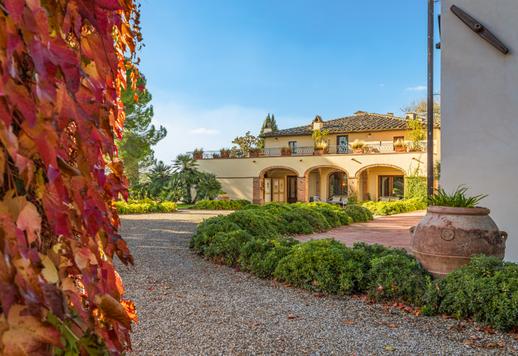 Viehättävä 1500-luvun relais, uima-altaat, kellari ja 165 hehtaaria maata myytävänä Certaldossa Image 7