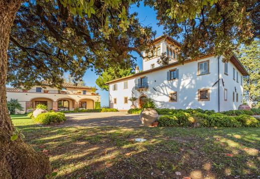 Viehättävä 1500-luvun relais, uima-altaat, kellari ja 165 hehtaaria maata myytävänä Certaldossa Image 9