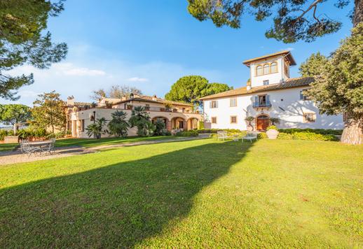 Viehättävä 1500-luvun relais, uima-altaat, kellari ja 165 hehtaaria maata myytävänä Certaldossa Image 8