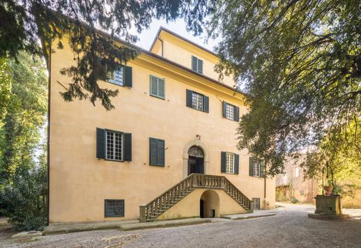Anwesen aus dem 19. Jahrhundert mit Olivenhainen und Pool in der Landschaft von Livorno in der Nähe der toskanischen Strände Image 1