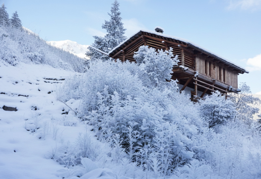 Elegant fjällstuga med panoramautsikt, trädgård och bastu till salu i Champoluc Image 1