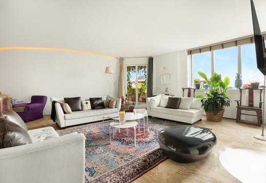 Charmig egendom med pool och två panoramaterrasser till salu i det eftertraktade San Siro-distriktet i Milano Image 1