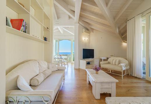 Prestigieus loft van 210 m² aan zee aan de Etruskische kust Image 8