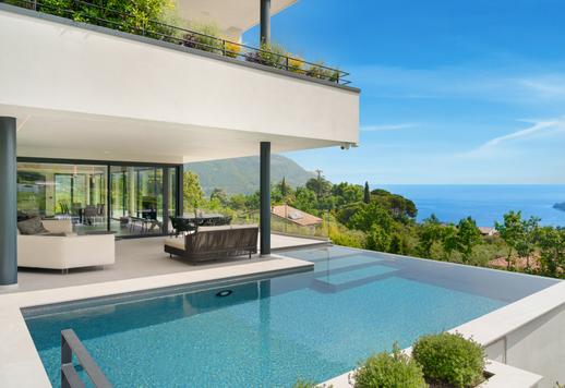Splendide villa moderne en vente sur le lac de Garde avec vue panoramique sur le golfe de Salò Image 2