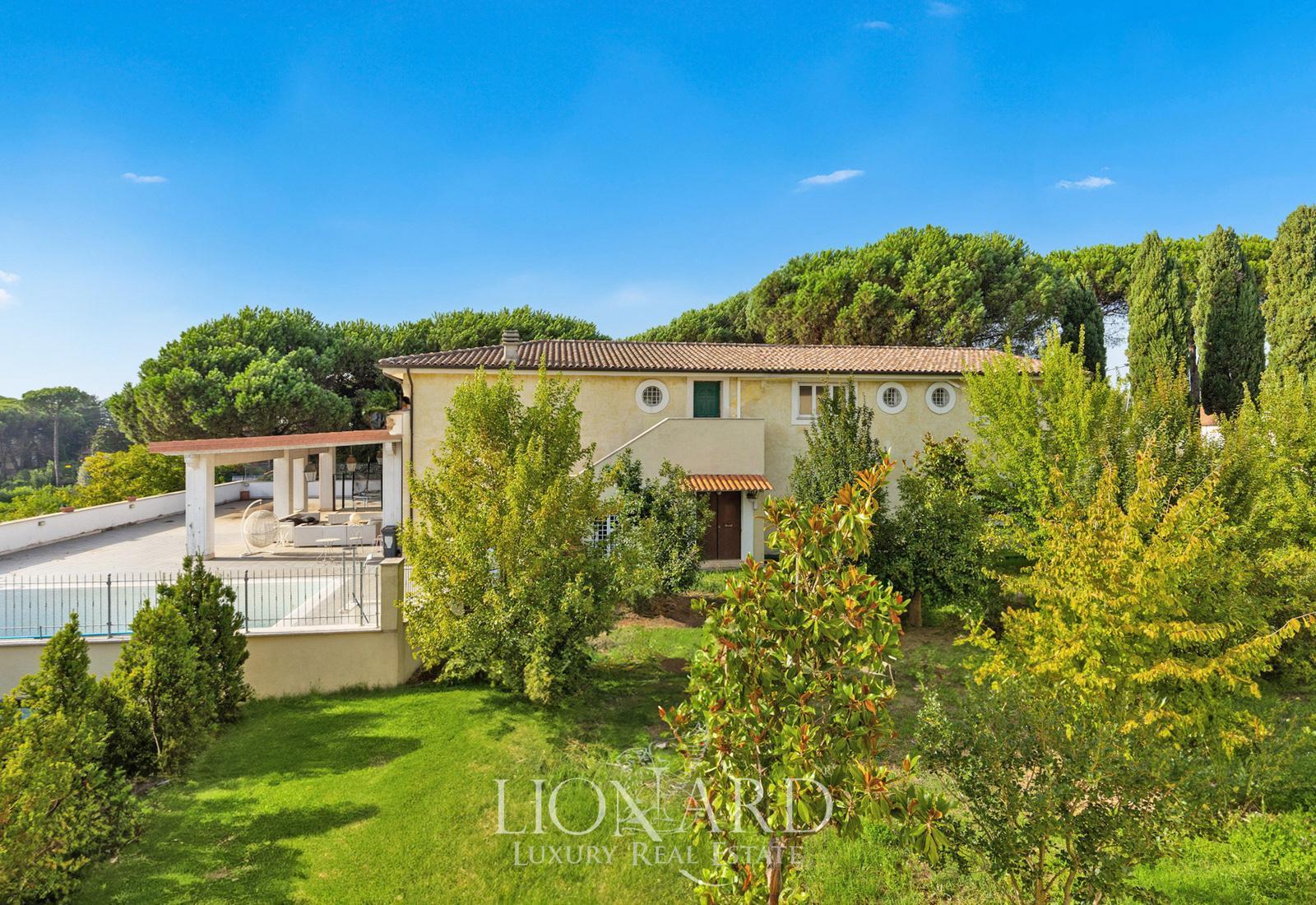 Villa Avec Piscine Et Terrain À Bâtir À La Périphérie De Rome Lionard