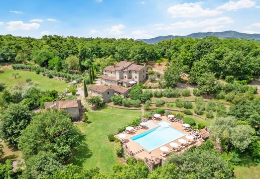 Elbűvölő felújított udvarház együttes eladó Toszkána dombvidékén Image 1