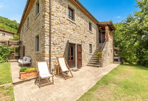 Elbűvölő felújított udvarház együttes eladó Toszkána dombvidékén Image 9