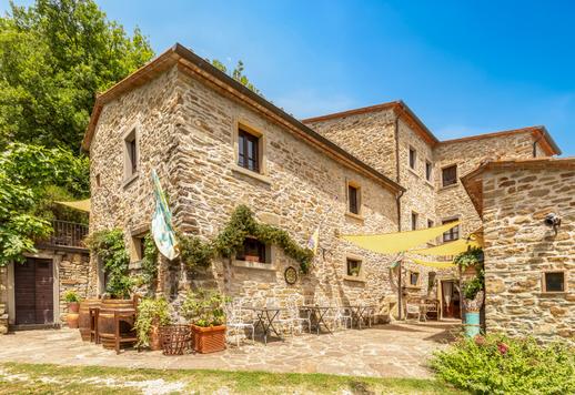 Elbűvölő felújított udvarház együttes eladó Toszkána dombvidékén Image 8