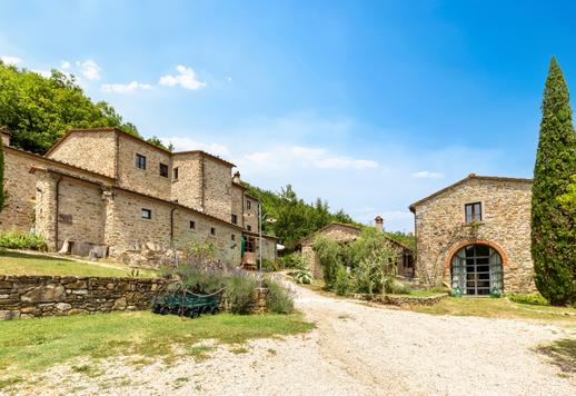 Elbűvölő felújított udvarház együttes eladó Toszkána dombvidékén Image 7