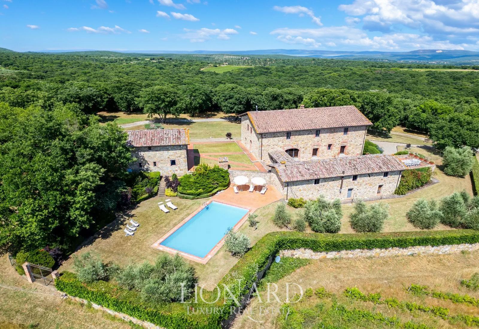 luxus-landhaus-zum-verkauf-im-herzen-der-landschaft-von-siena-lionard
