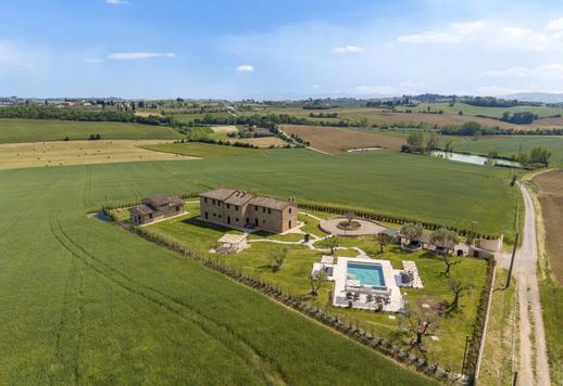 Complexe rural de 600 m² comprenant le bâtiment principal et une dépendance, avec au total 8 chambres et 10 salles de bains Image 3