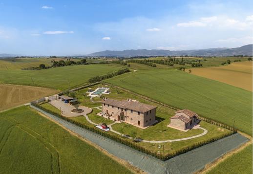 Complexe rural de 600 m² comprenant le bâtiment principal et une dépendance, avec au total 8 chambres et 10 salles de bains Image 2