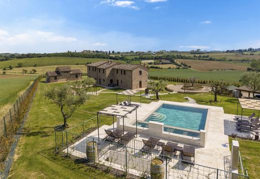 Complexe rural de 600 m² comprenant le bâtiment principal et une dépendance, avec au total 8 chambres et 10 salles de bains Image 1