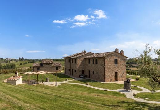 Complexe rural de 600 m² comprenant le bâtiment principal et une dépendance, avec au total 8 chambres et 10 salles de bains Image 6