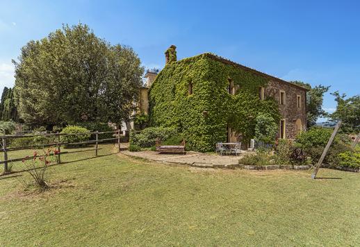 Suntuosa villa de 2.079 m² distribuidos en tres niveles, con 12 dormitorios y 10 baños, inmersa en un inmenso parque privado en Castel di Pietra, en el corazón de la encantadora Maremma toscana. Image 4