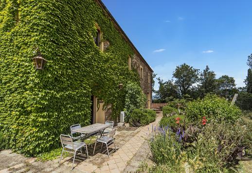 Suntuosa villa de 2.079 m² distribuidos en tres niveles, con 12 dormitorios y 10 baños, inmersa en un inmenso parque privado en Castel di Pietra, en el corazón de la encantadora Maremma toscana. Image 6
