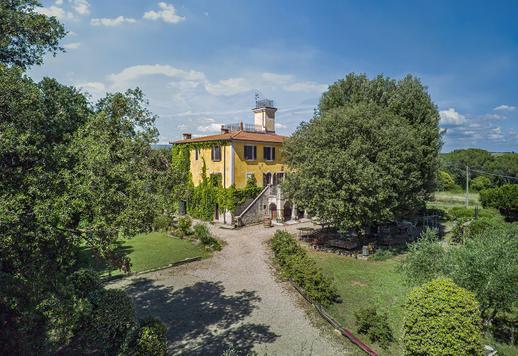 Suntuosa villa de 2.079 m² distribuidos en tres niveles, con 12 dormitorios y 10 baños, inmersa en un inmenso parque privado en Castel di Pietra, en el corazón de la encantadora Maremma toscana. Image 8