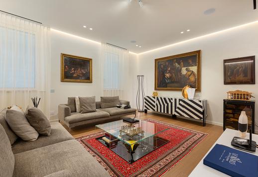 Dit prestigieuze privélandgoed is sober en imposant in zijn majestueuze neoklassieke architectuur en is opnieuw ontworpen als een volledig uitgeruste moderne villa Image 8