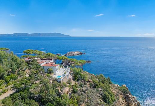  Villa di lusso con terrazze panoramiche e accesso privato al mare in vendita nell'arcipelago toscano Image 4