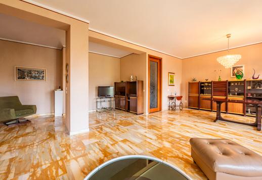  Квартира с балконом в престижном районе в самом центре Милана Image 5