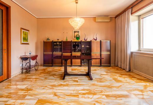  Квартира с балконом в престижном районе в самом центре Милана Image 8