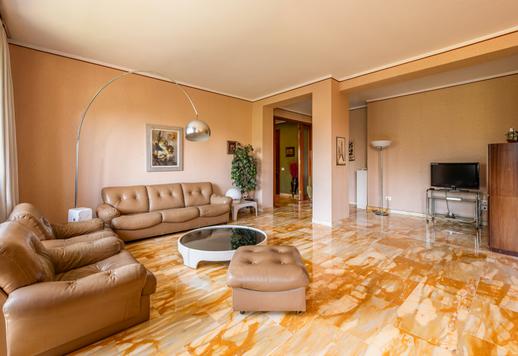  Квартира с балконом в престижном районе в самом центре Милана Image 1