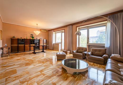  Квартира с балконом в престижном районе в самом центре Милана Image 3