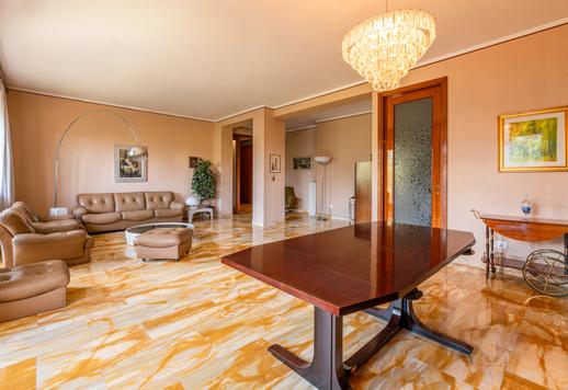  Квартира с балконом в престижном районе в самом центре Милана Image 6