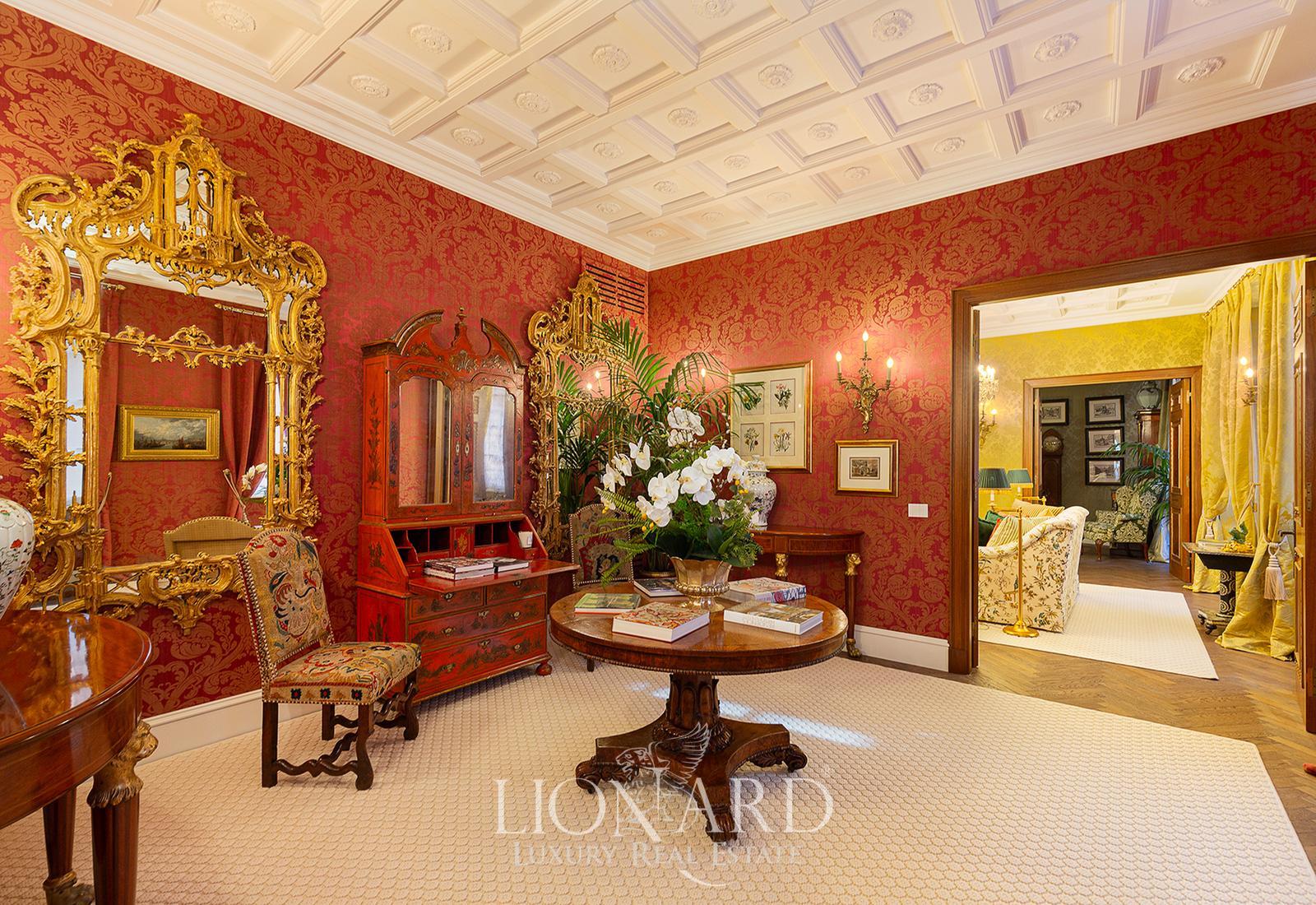 Fresh Look at Exclusive Penthouse With Rooftop In The Fashion District