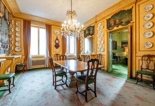 In uno dei palazzi storici più belli del centro di Milano all'angolo tra le vie Serbelloni e Maffei è in vendita una signorile abitazione di lusso   Image 8