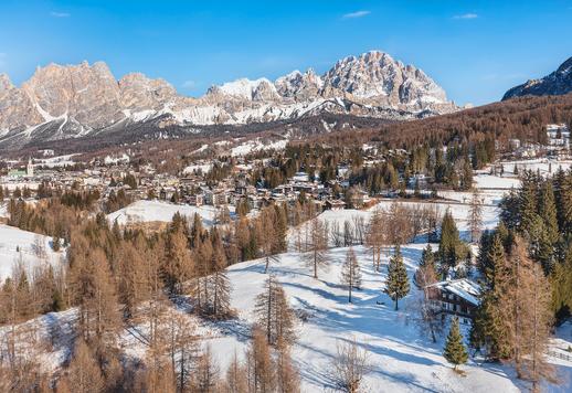 산 속의 우아함과 편안함: 코르티나에서 판매되는 럭셔리 빌라 Image 3