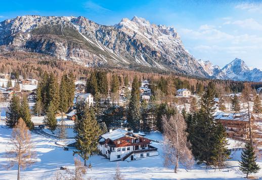 산 속의 우아함과 편안함: 코르티나에서 판매되는 럭셔리 빌라 Image 2