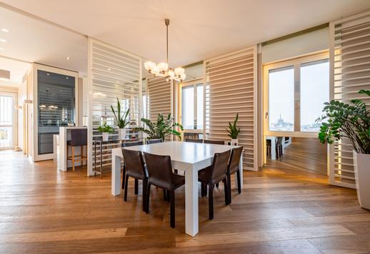 In einer prestigeträchtigen Lage direkt hinter der Piazza San Babila steht eine elegant renovierte Design-Wohnung zum Verkauf. Image 4