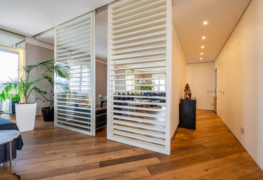 In einer prestigeträchtigen Lage direkt hinter der Piazza San Babila steht eine elegant renovierte Design-Wohnung zum Verkauf. Image 6