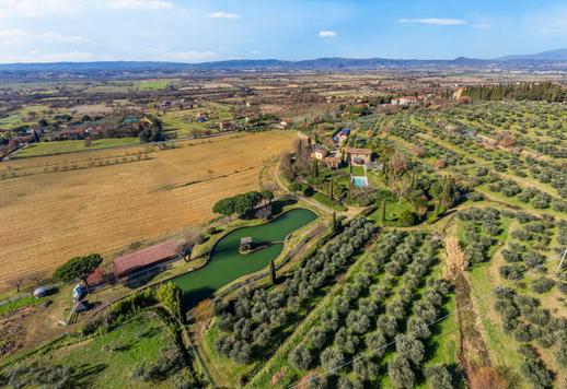 Belle ferme entièrement rénovée avec dépendance et étable au cœur de la campagne toscane à vendre Image 2