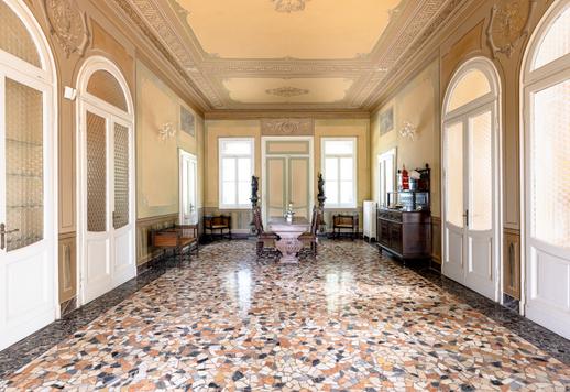 Encantadora propiedad histórica con barchessa y una pequeña villa inmersa en el verde de la campiña del Véneto. Image 9