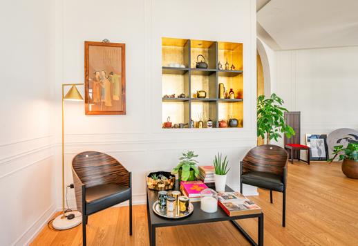 Furnished with unique design pieces and tailor-made solutions, this apartment has been designed for contemporary luxury living. Image 3