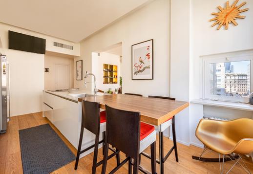 Furnished with unique design pieces and tailor-made solutions, this apartment has been designed for contemporary luxury living. Image 7