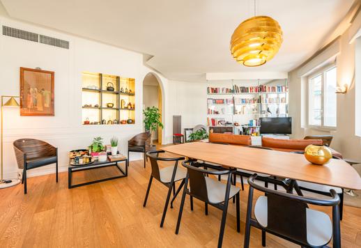 Furnished with unique design pieces and tailor-made solutions, this apartment has been designed for contemporary luxury living. Image 2