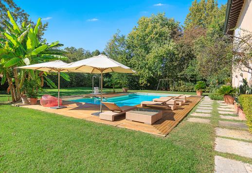 Carpi'de satılık büyük özel park ve göle sahip muhteşem mülk Image 6