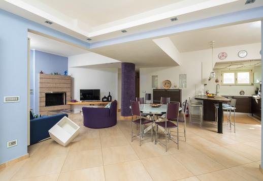 Exclusieve villa met een privétuin van 2.800 m² te koop in het privé-dennenbos van Roccamare Image 9